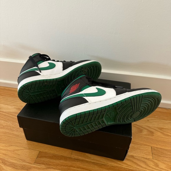 Air Jordan 1 Mid GS 'Black Pine Green' – Size US 3.5 Y - Picture 5 of 6